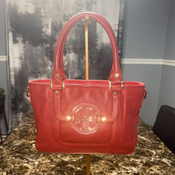 Tory Burch Amanda Classic Hobo – Red Pebbled Leather - Picture 4 of 16